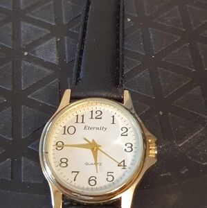🦋10/$20🦋 Eternity Goldtone/White Leather Women's Watch
